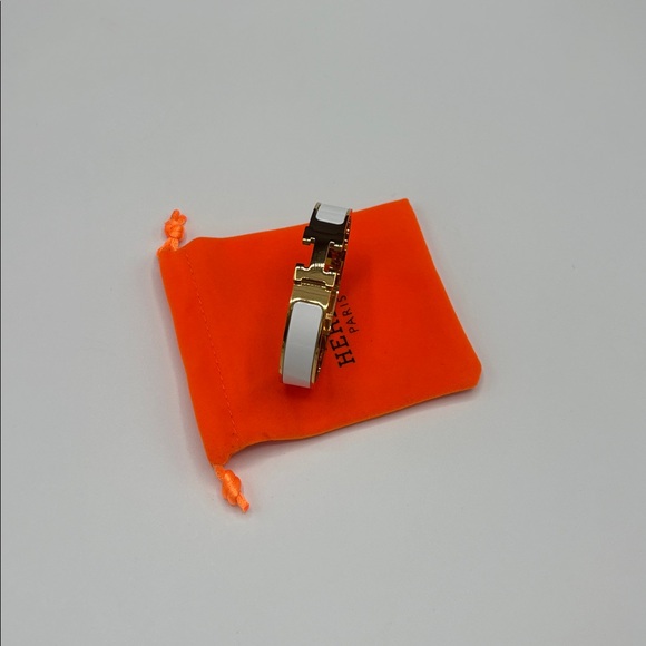 Stainless steel Gold and White Clic H Bracelet for women’s - Picture 5 of 5